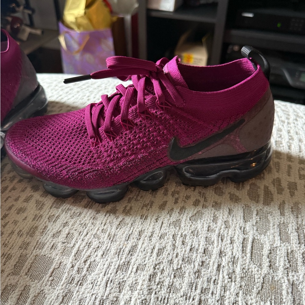 Nike Women's Vapor Max sneaker purple size 9
